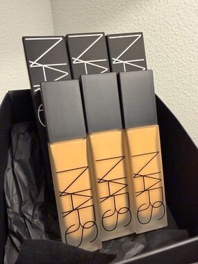NARS Natural Matte Liquid Foundation Trio - Shades Vanuatu, Valencia, Barcelona
